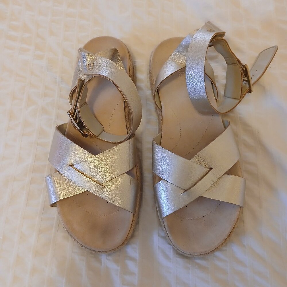 Clarks France gold espadrille sandals size 11 worn 1x, sticker still on sole